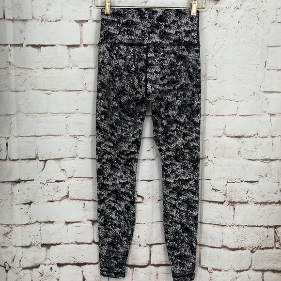 lululemon athletica “Wunder Under” High-Rise Tight 28”, Size 6 - Picture 9 of 11